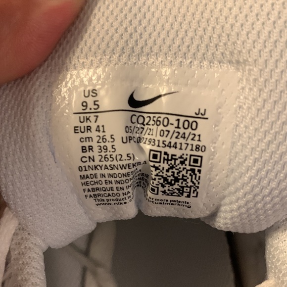 BEAUTIFUL BNIB NIKE AIR SIZE 9.5 SNEAKER - Picture 9 of 9